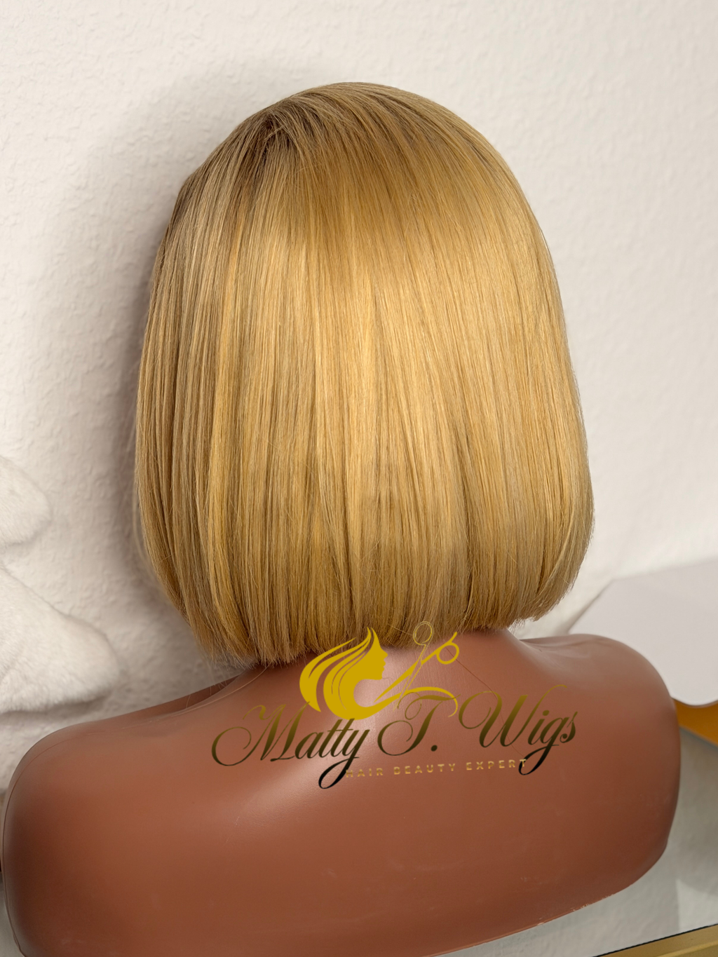 Ines-Blonde bob Wig