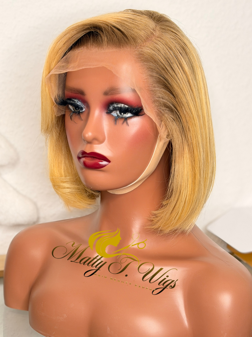 Ines-Blonde bob Wig